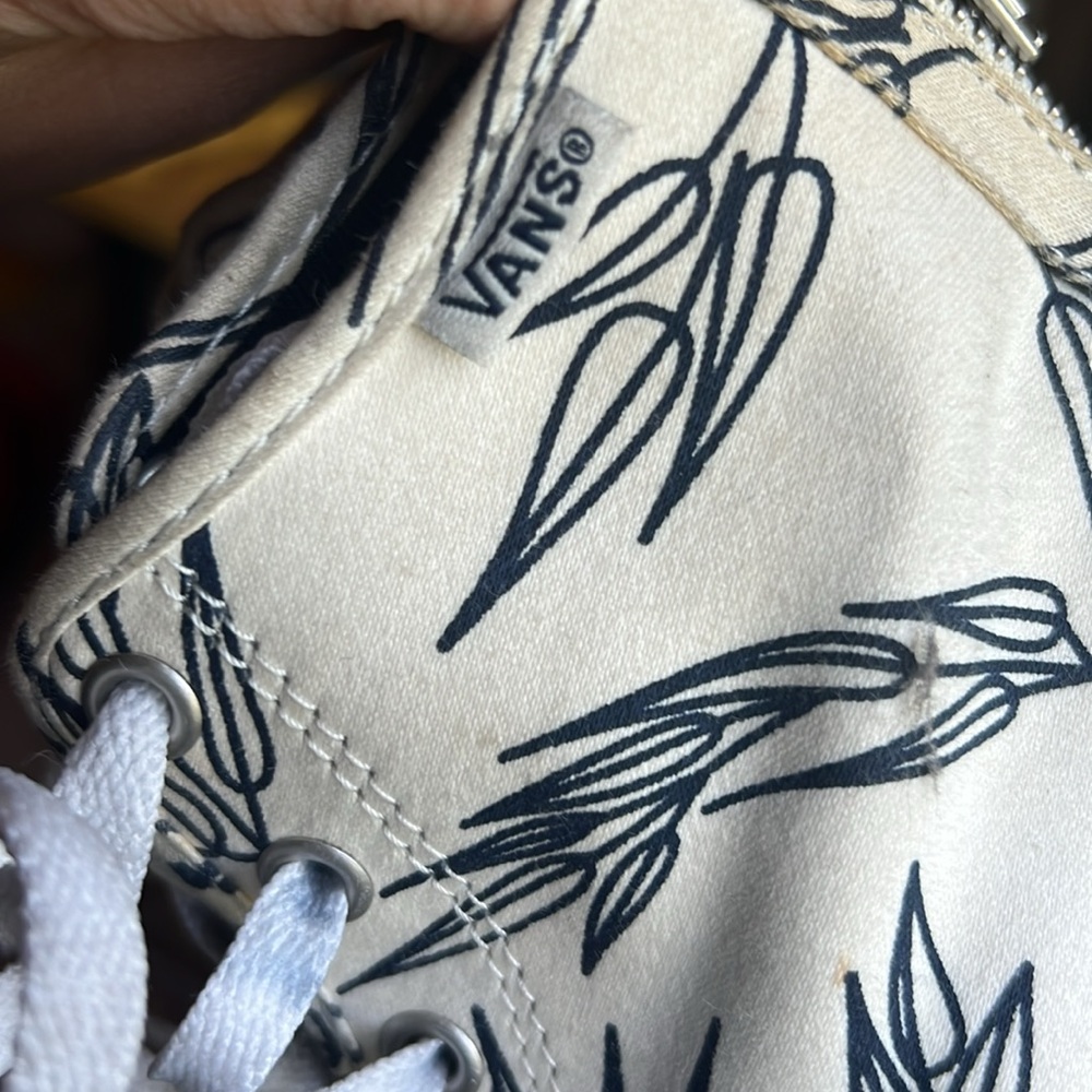 Vans - Picture 2 of 7